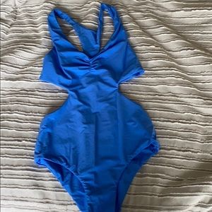 Tori praver one piece size L